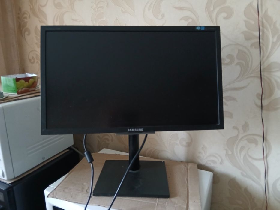 Монитор Самсунг F2380. 23"LCD. Рабочий.