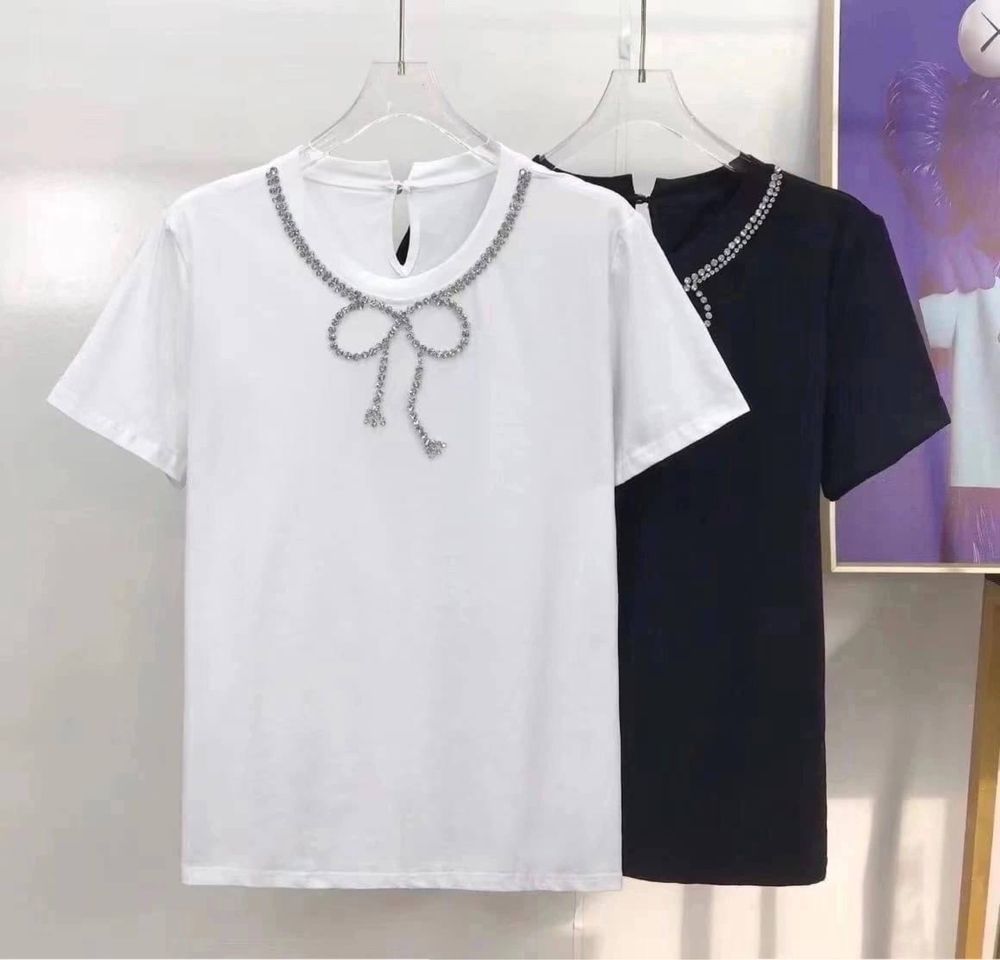 Женская футболка белая,черная со стразами Жіноча футболка 42-46