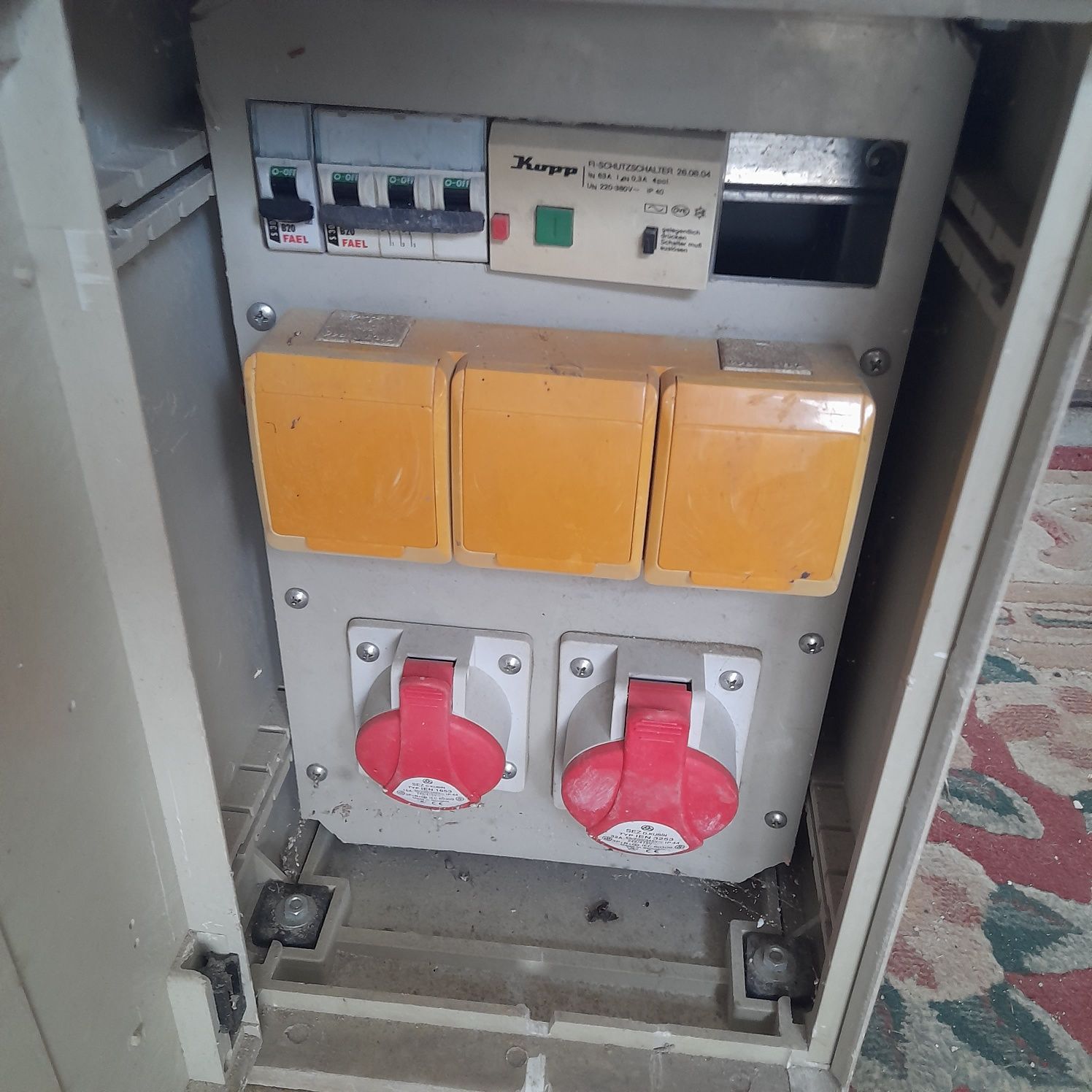 Sprzedam  skrzynkę  elektryczną