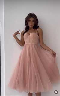 Випускне плаття рожеве з корсетним верхом