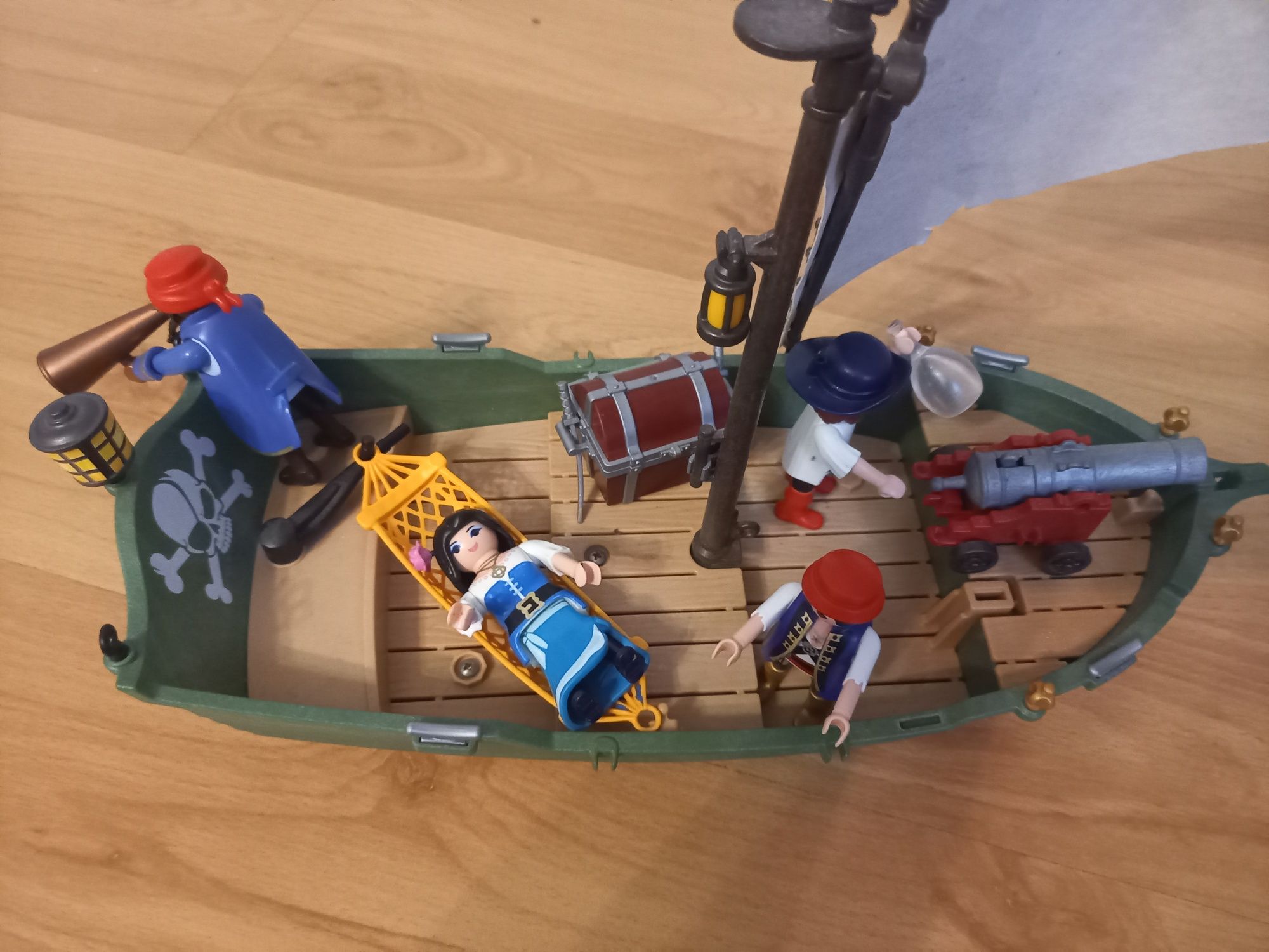 Sprzedam statek piracki playmobil