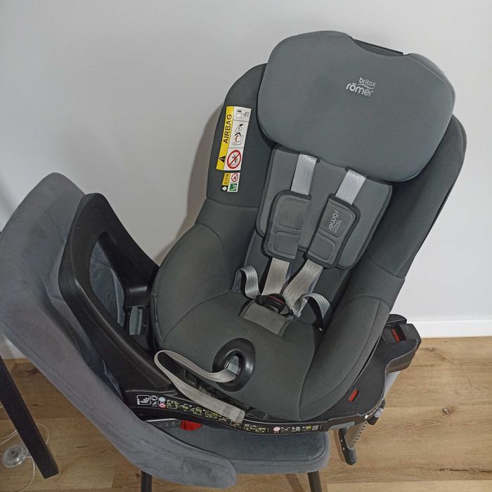 Fotelik samochodowy Britax Romer Dualfix M I-Size