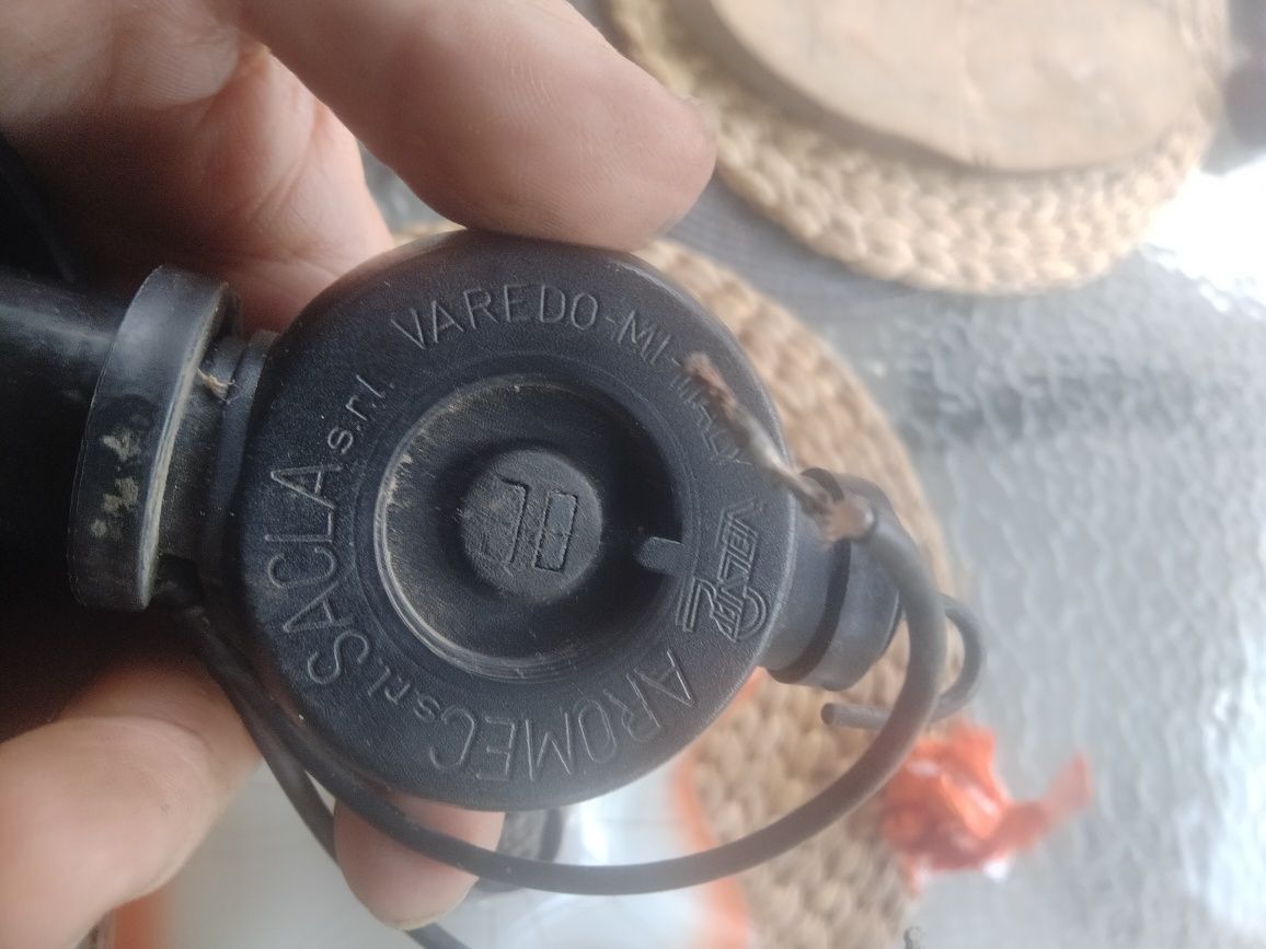 Lampa z epoki PRL-u