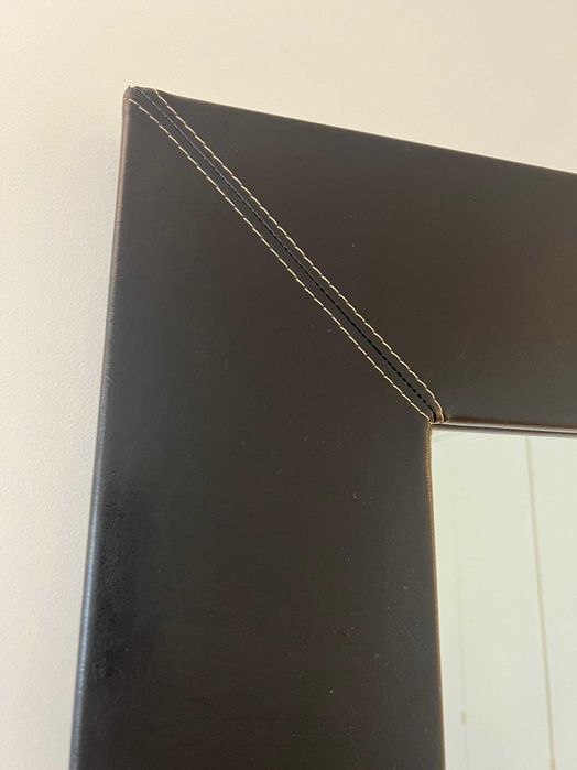 espelho com moldura couro