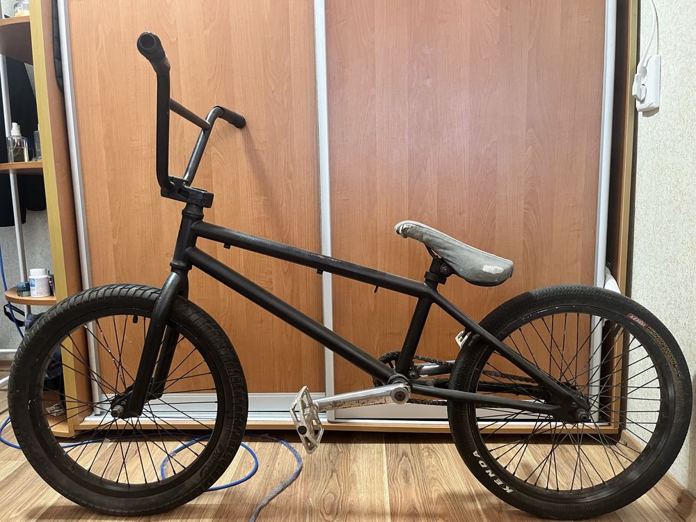 Велосипед BMX у доброму стані
