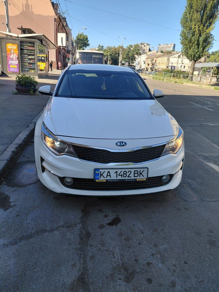 Продам Kia K5 2015 рік 2.0 газ