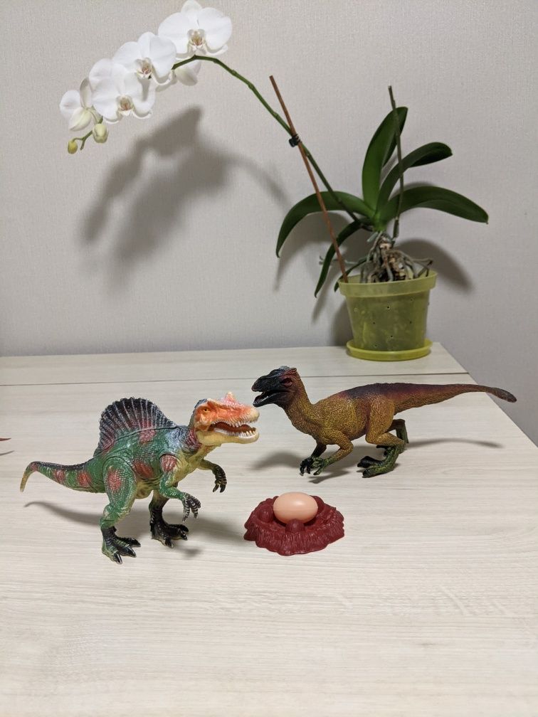Фігурки динозаврів