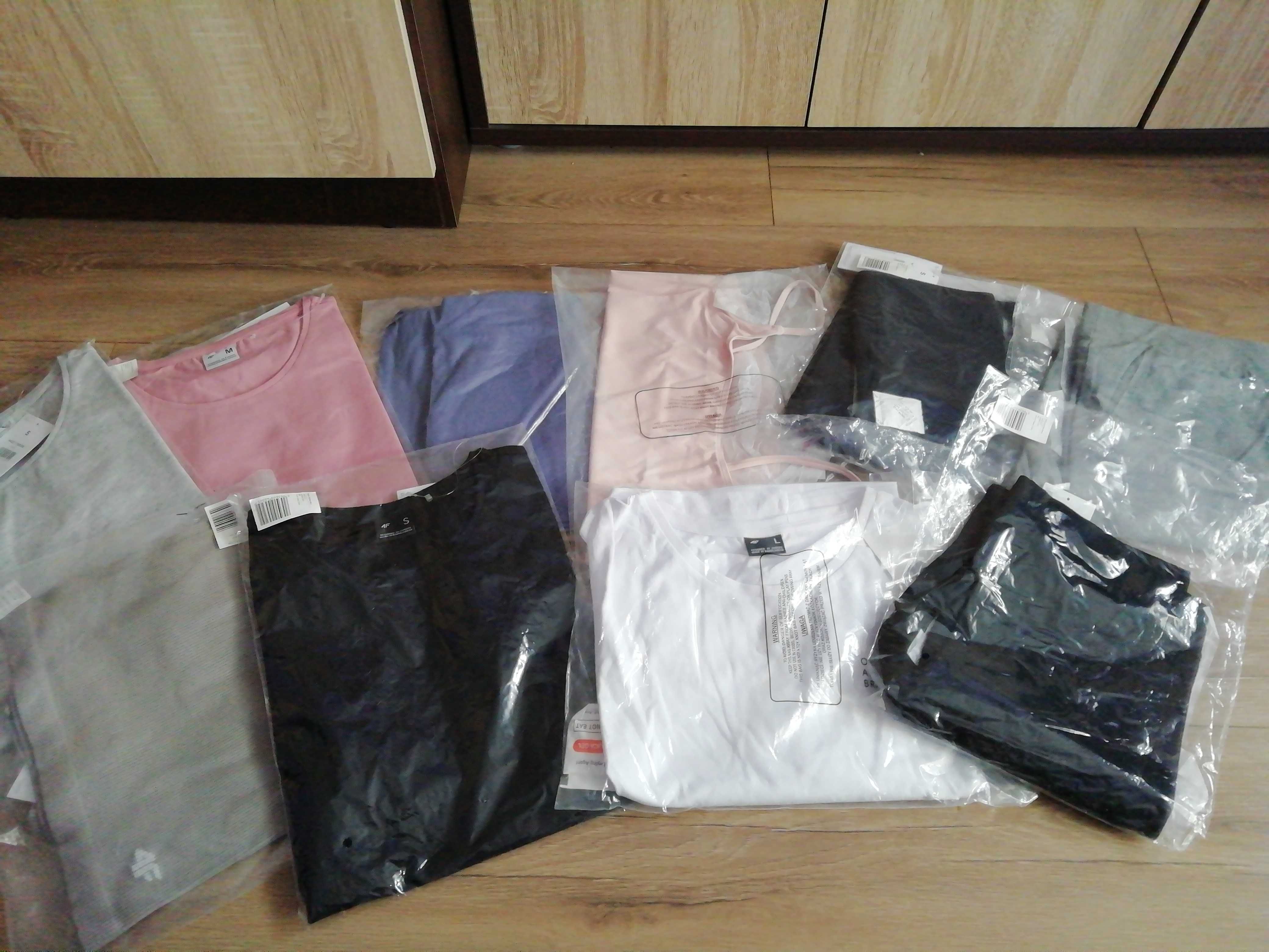 Sprzedam box rzeczy firmowe 4f
