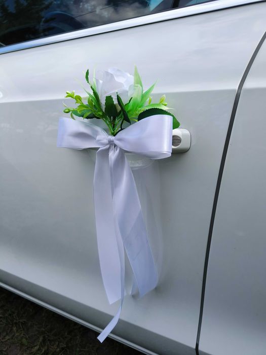Kokarda z bukietem na klamki samochodu, dekoracja auta ślubnego