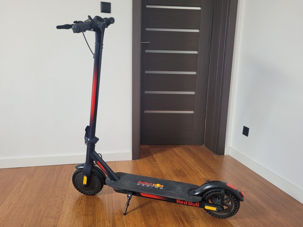 Hulajnoga elektryczna red bull super stan
