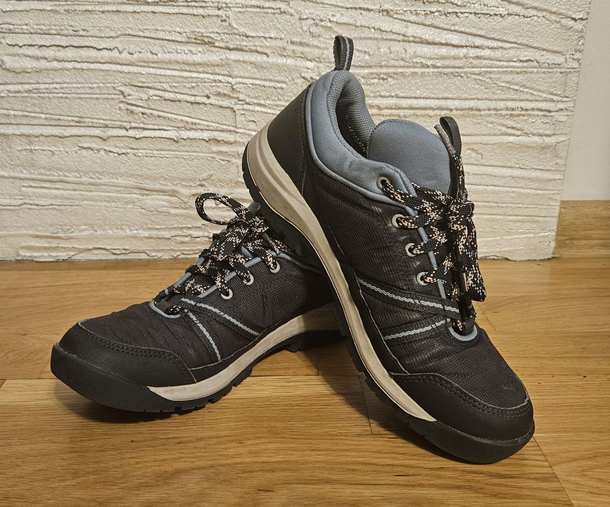 Buty turystyczne Quechua niskie wodoodporne 38