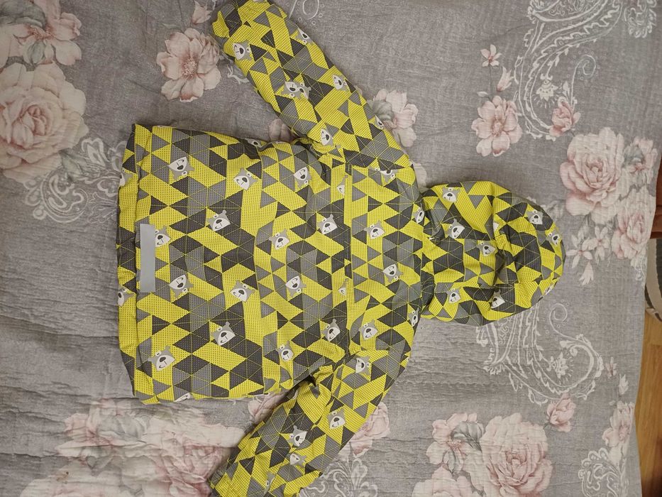 Хлопчача куртка на 4-5 років