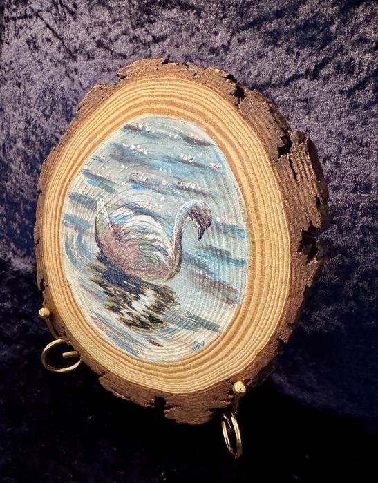 Cisne Sonhador na Água – Arte em Madeira Pintada à Mão
