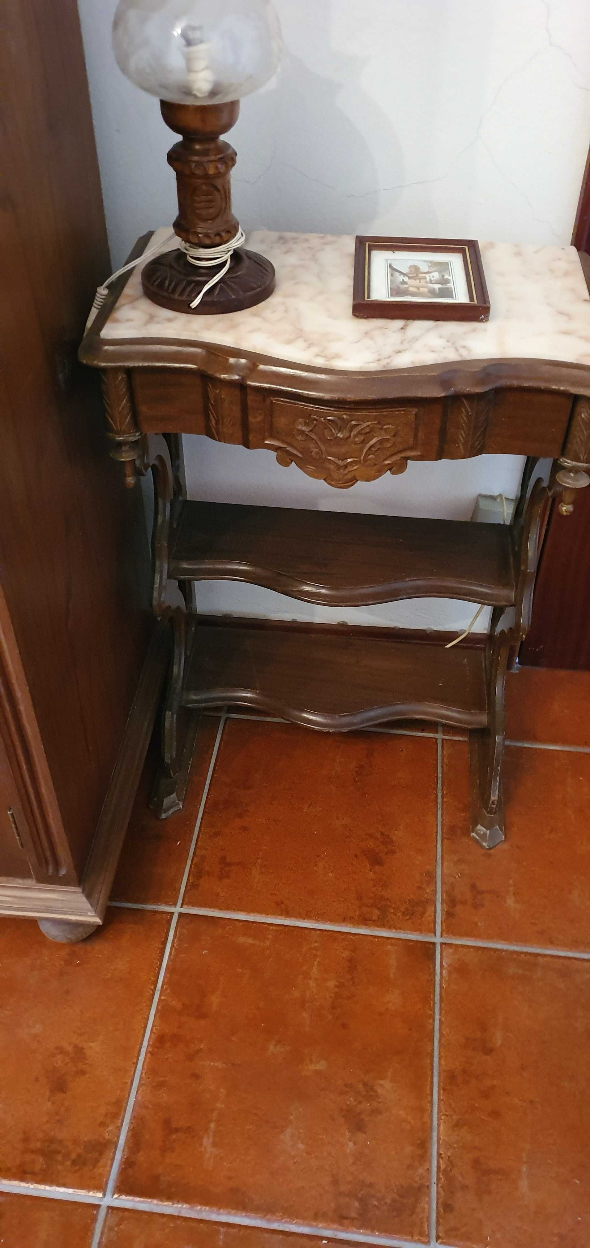 Mobília de sala, estante, sofás