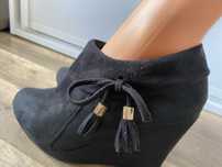 Buty na koturnie