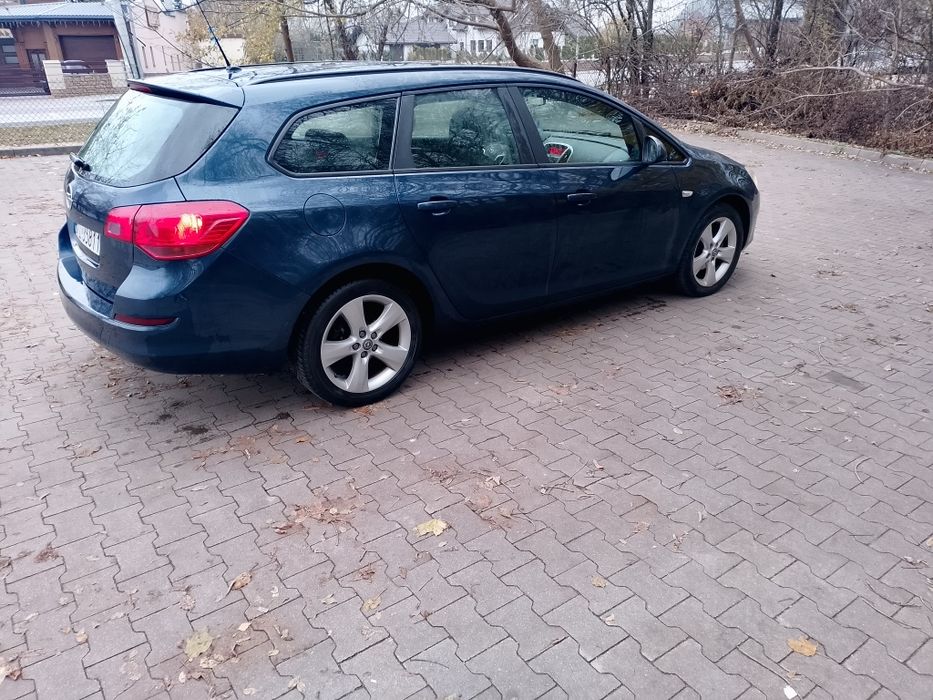 Samochód opel astra j