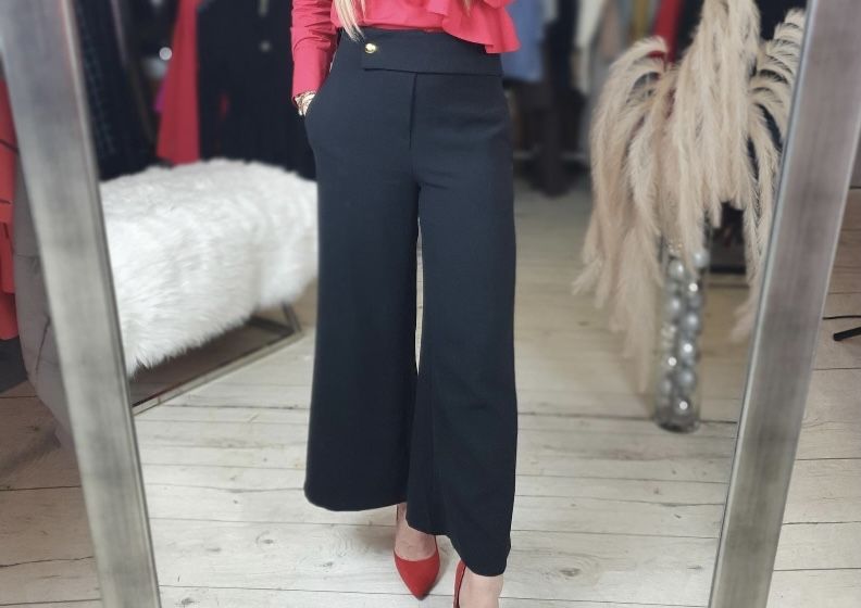 Czarne spodnie szerokie nogawki