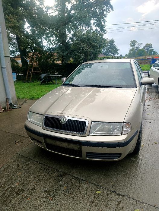 Skoda Octavia 1  Sedan 2005 Na części Kod Lakieru 9201  Poj. 1595,75Kw