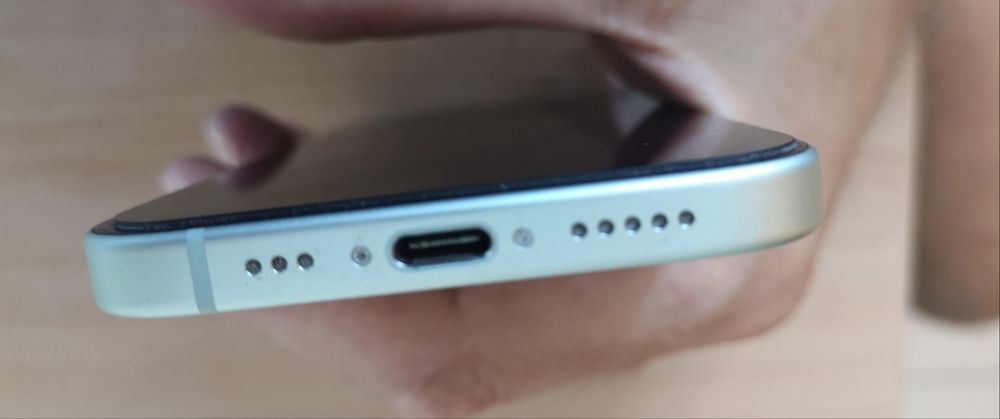 IPhone 15 128 gb zielony uzywany jak nowy