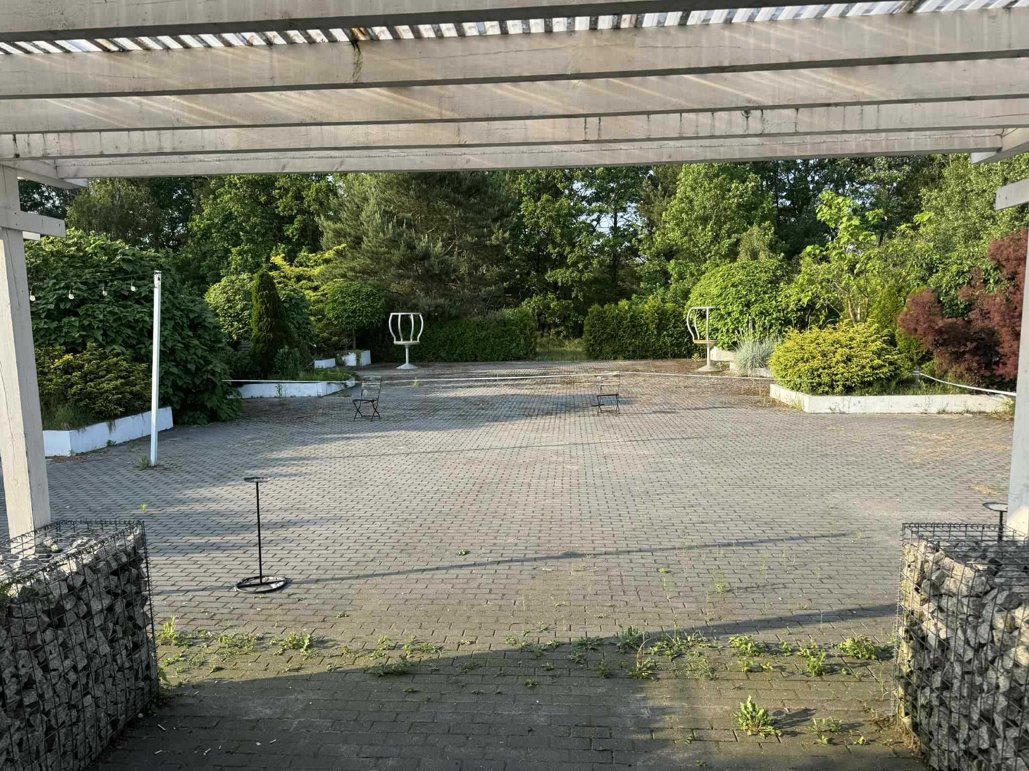 Działka 1.3758 ha z dużym budynkiem, garażem i placem – Oleksów