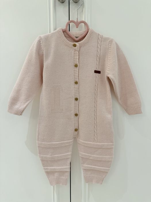 Вʼязаний чоловічок Lara Babies з шапочкою в комплекті