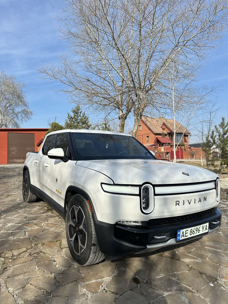 RIVIAN R1T Adventure