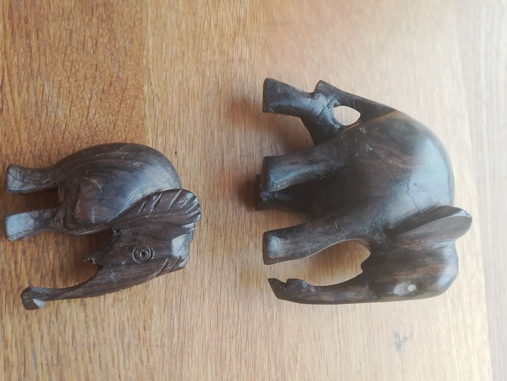 Zestaw ręcznie rzeźbionych słoni,w drewnie