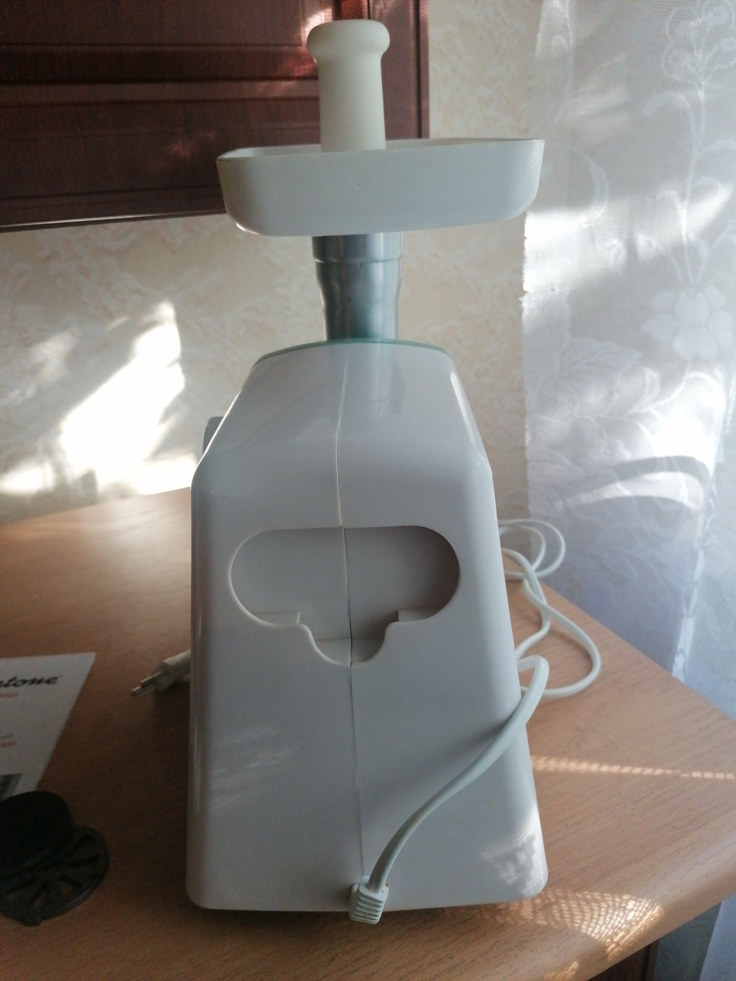 М'ясорубка "Binatone" MGR-1000