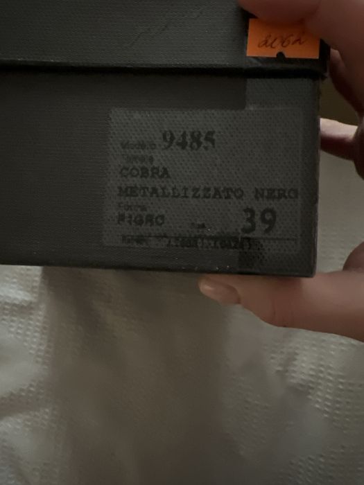 Продам жіночі черевики Albano