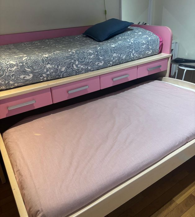 Cama (dupla) + colchões (PREÇO SIMBÓLICO)