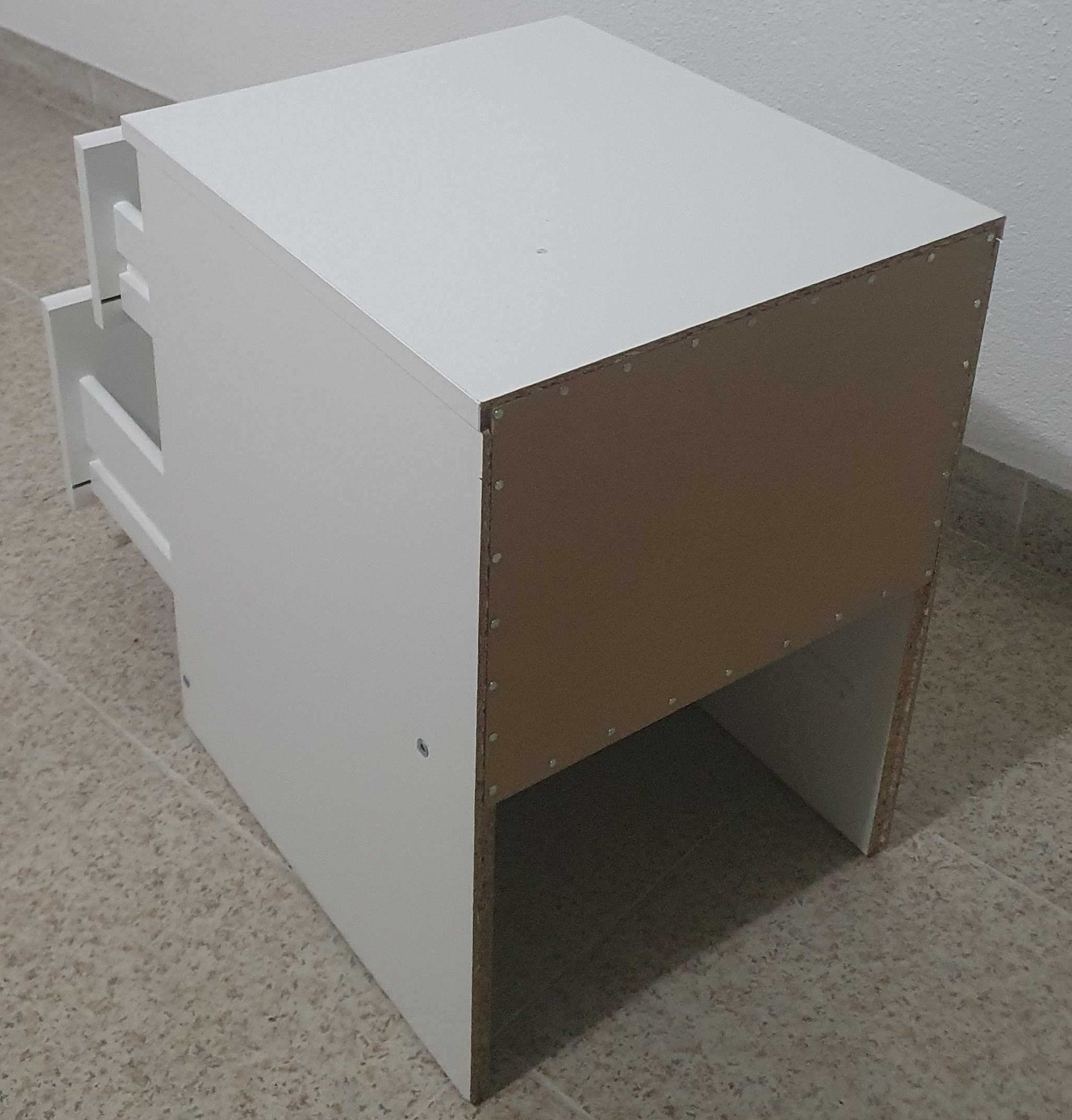 Mesa de Cabeceira Branca com 2 Gavetas–Compacta,Funcional. Bom Estado.