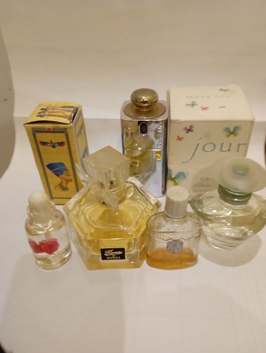 Продам  новые духи .