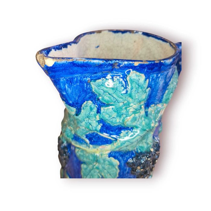 Jarro/Caneca Antiga Cerâmica Azul c/ Relevo de Uvas – Pintado à Mão