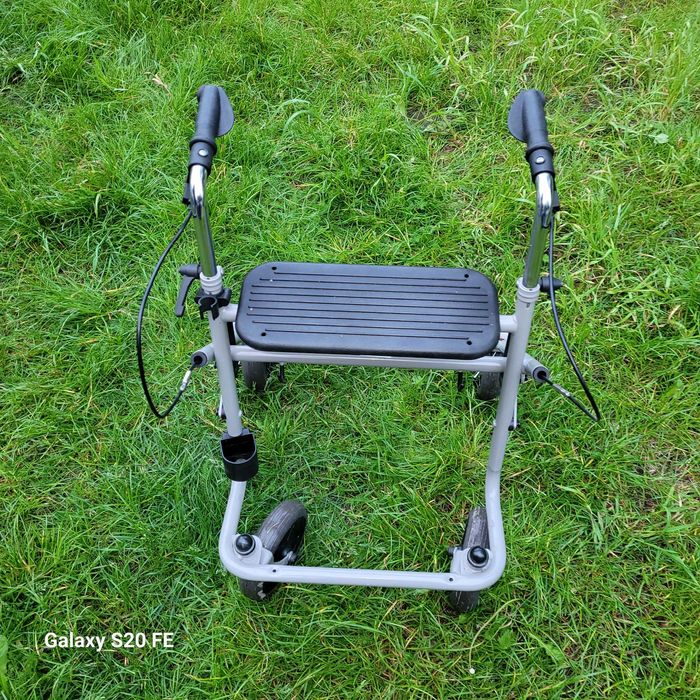 chodzik - balkonik rehabilitacyjny z siedziskiem i hamulcami - 245 zł