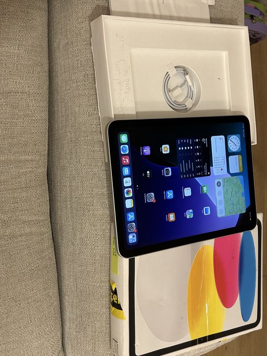 Tablet APPLE iPad 10.9" 10 gen. 2024 64GB Srebrny A2696 FV VAT23%