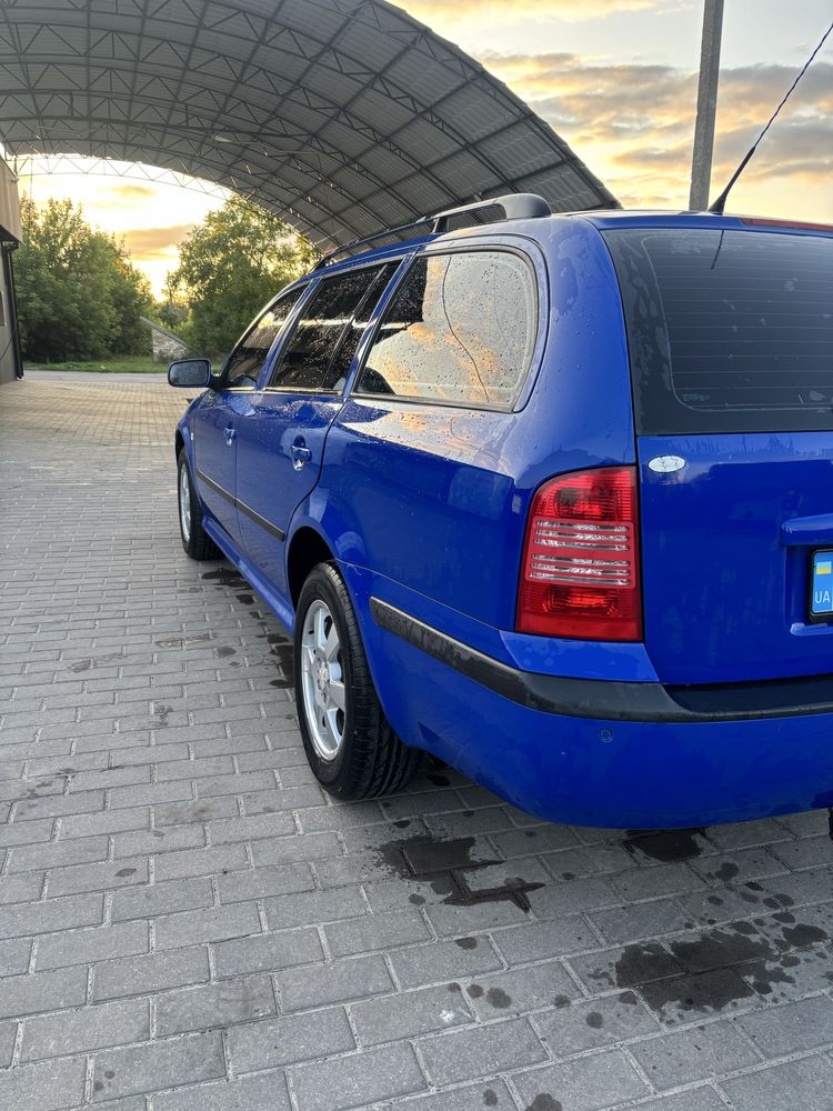 Skoda Oktavia tour 1.6 MPI lux