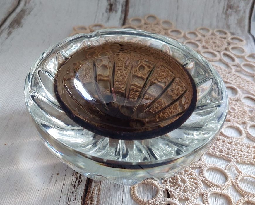 Kryształowa, ciężka popielniczka, zdobiony spód, stan zachowania bardz