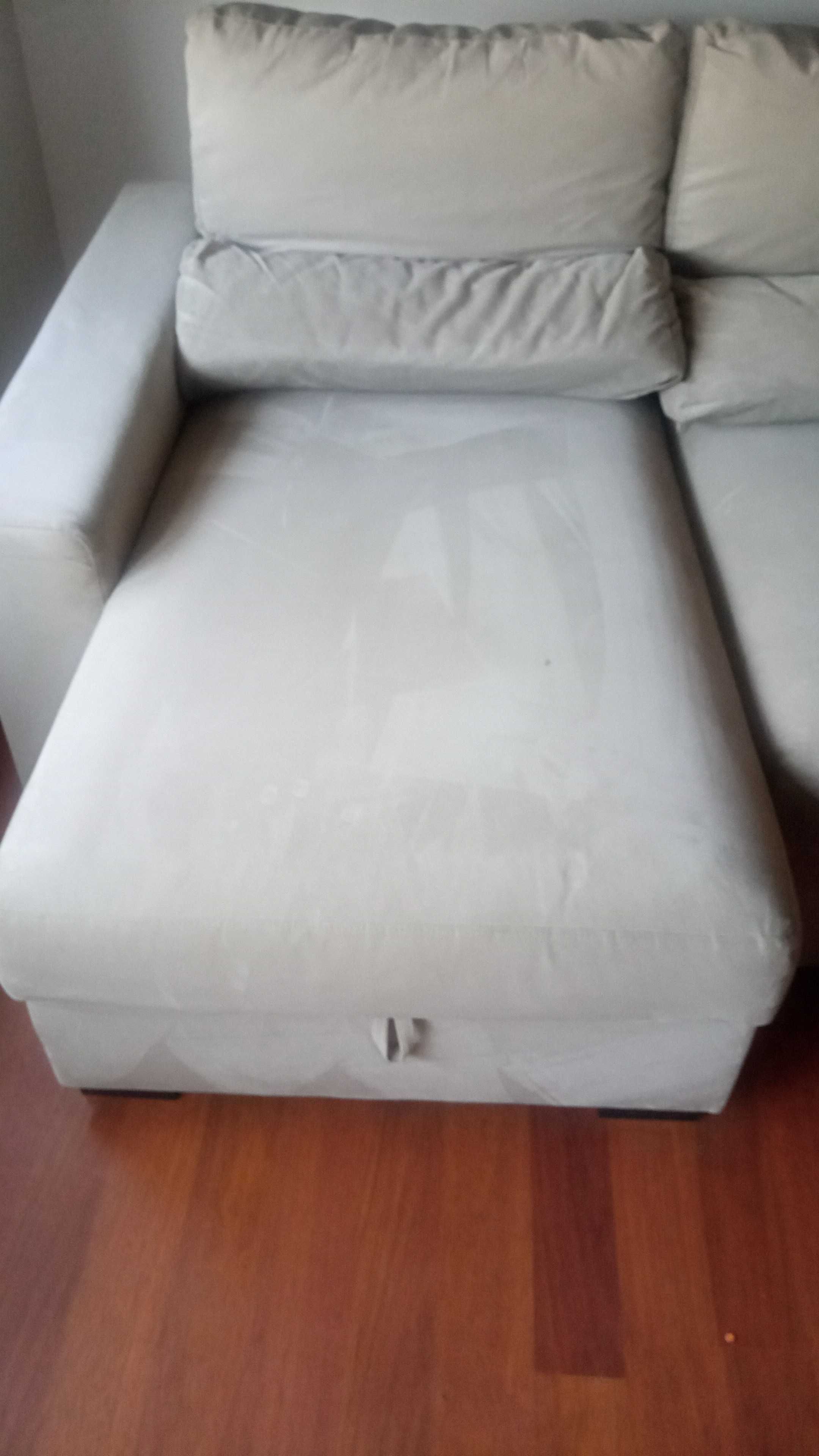 Sofá como novo gato preto