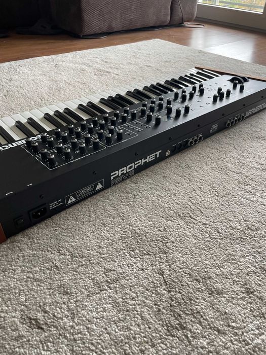 Sequential PROPHET REV2 - jak nowy