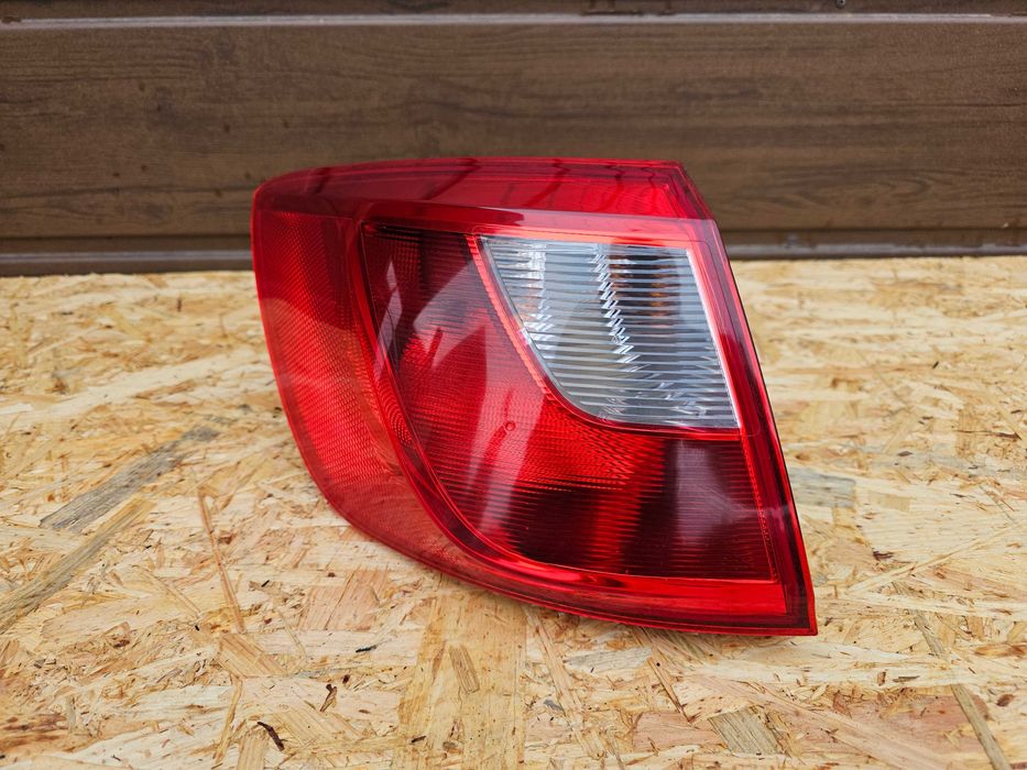 Seat Ibiza IV 6J 6P Lampa tylna lewa kombi narożna narożnikowa