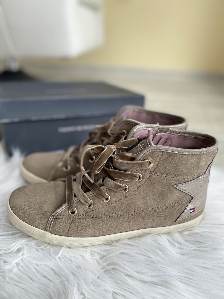 Продам замшевые ботинки Tommy Hilfiger