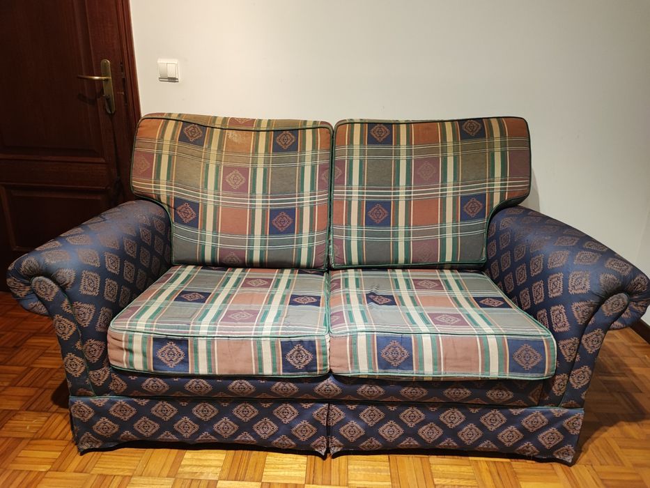Sofá de dois lugares