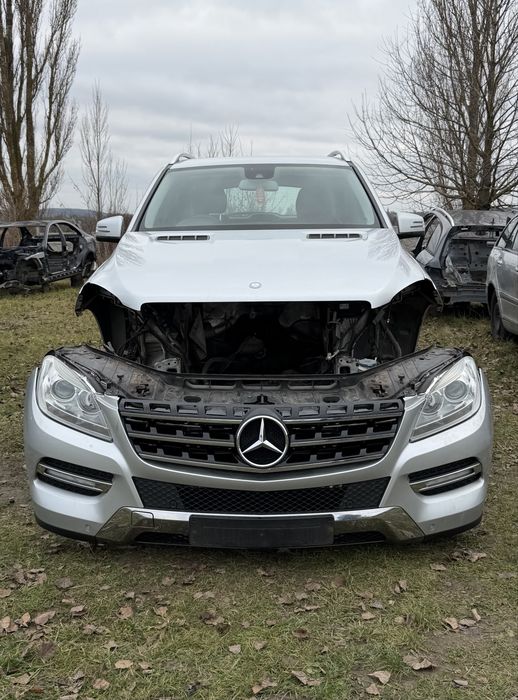 Розборка W166 МЛ фари бампер комплектний передок Мерседес