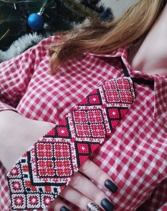 Краватка з бісеру. Прикраса на шию. Ручної роботи