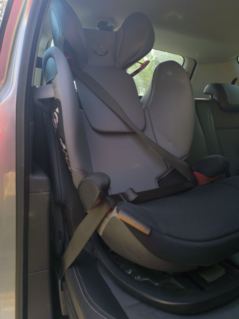 Cadeira auto cybex Pallas S fix em bom estado . Negociável.