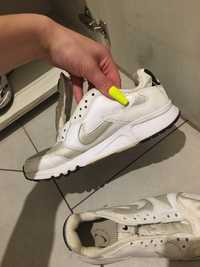 Buty Nike , sinsay , torebka Gucci