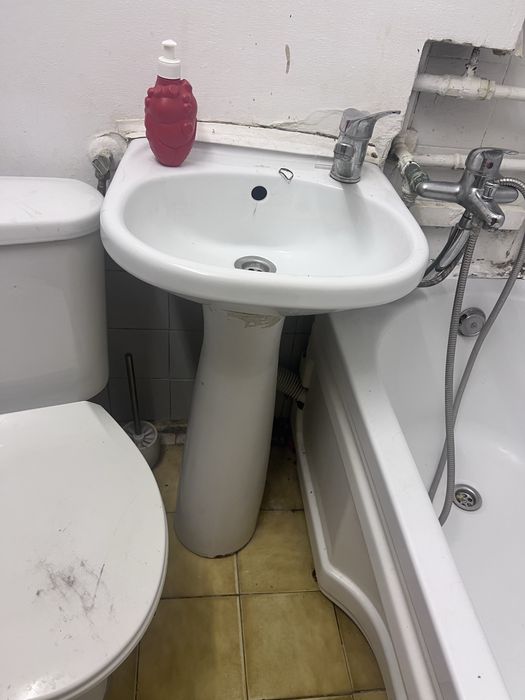 Gratis oddam wanne, toalete oraz umywalke.