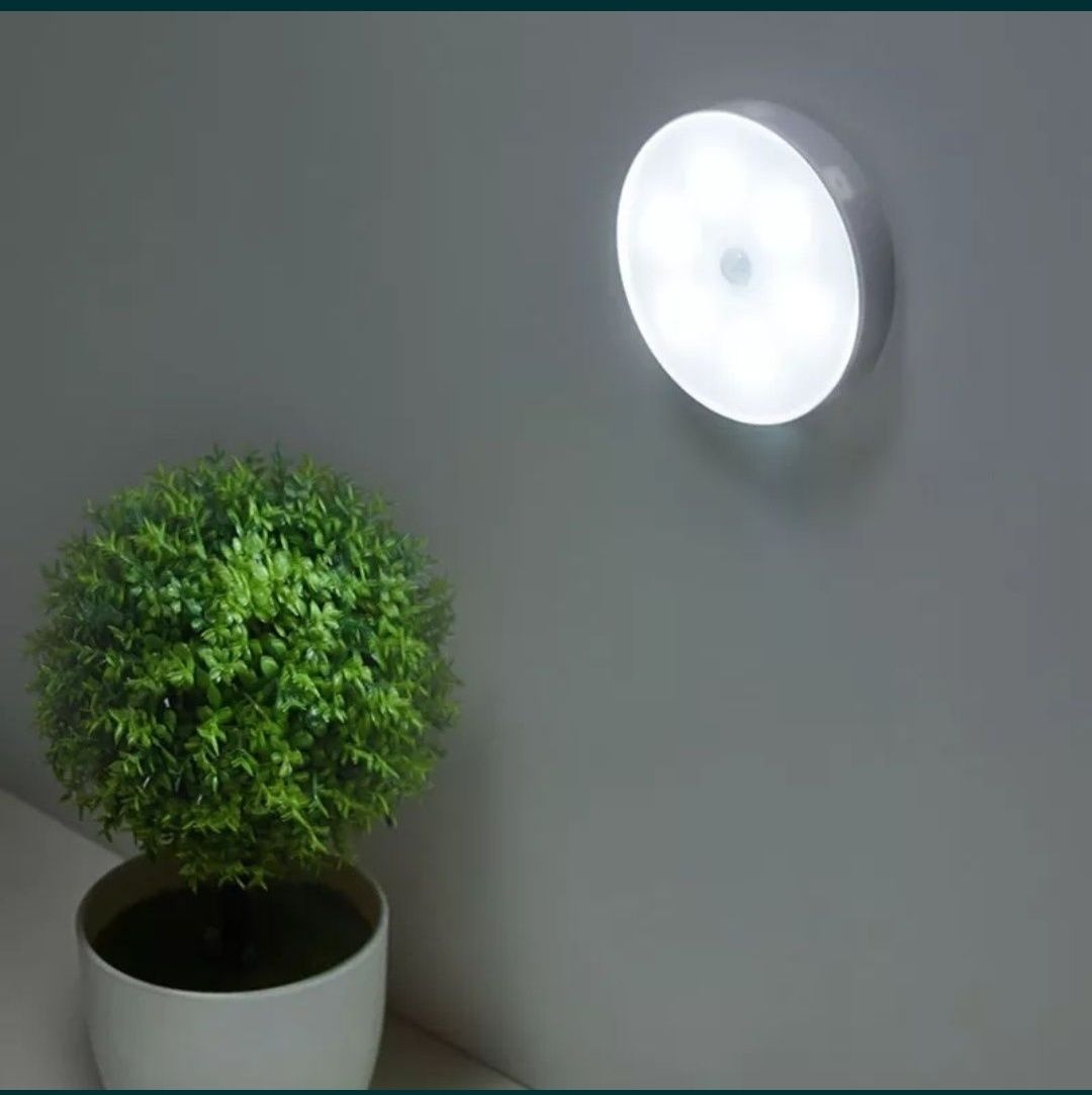 LED лед лампа світильник, нічник реагує на рух.