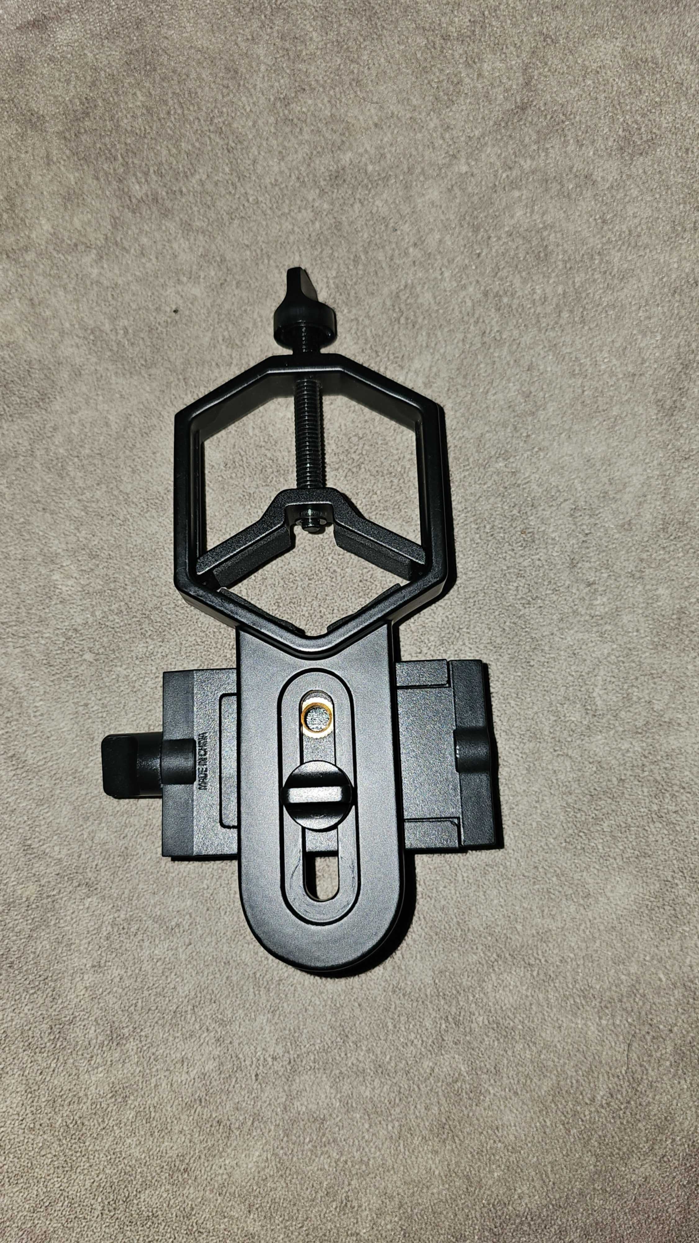 Adapter uniwersalny Celestron Basic do smartfona