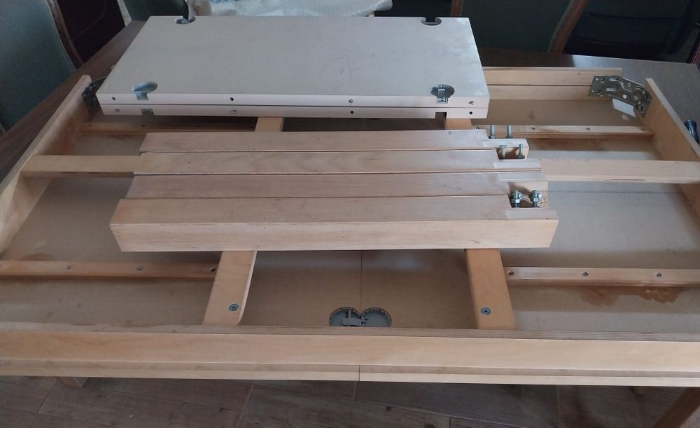 Conjunto de mesa e cadeiras